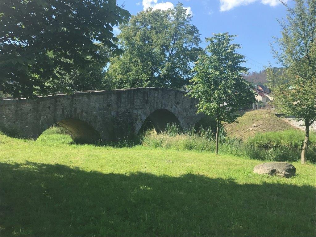 300 Jahre alte Steinbogen-Spreebrücke