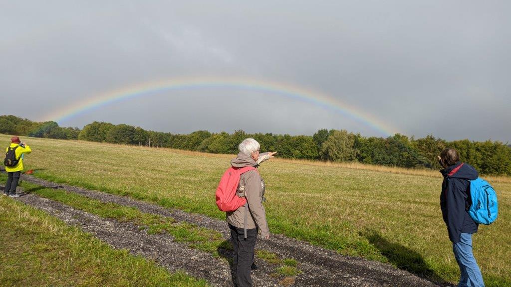 Bild01-Regenbogen auf der Wanderung
