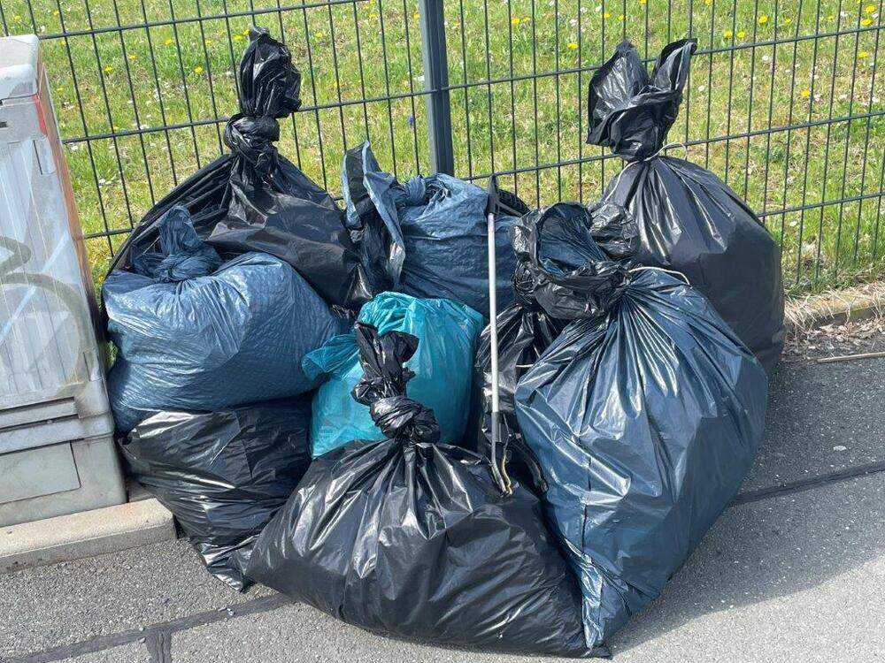 7 volle Müllsäcke